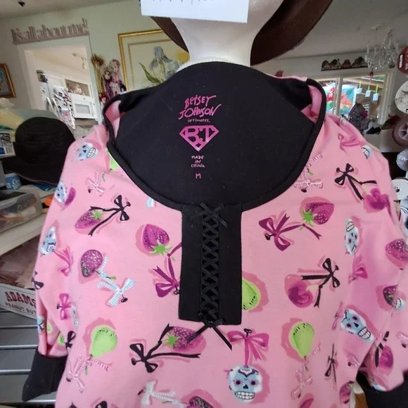 Betsey Johnson Intimates Sleep Dress Skull Strawberry Lace Up Pink M - Picture 3 of 5